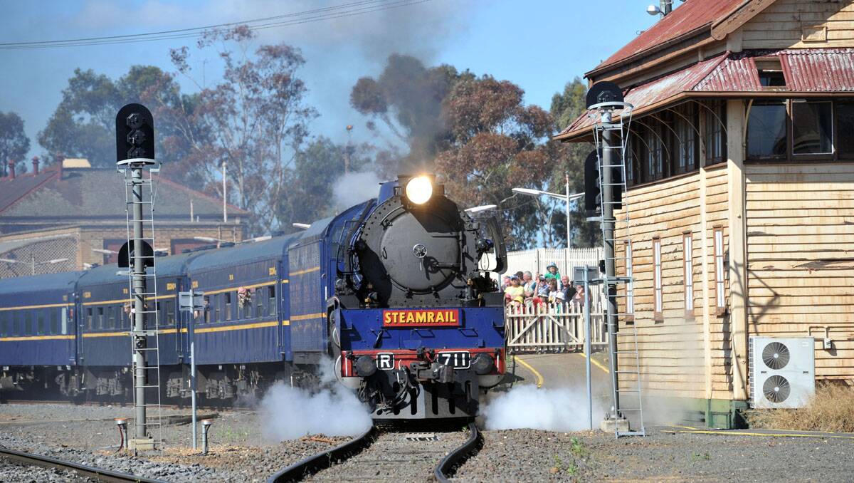 A stream train rolls into Bendigo as part of the 150 years of rail celebrations. Picture: Julie Hough
