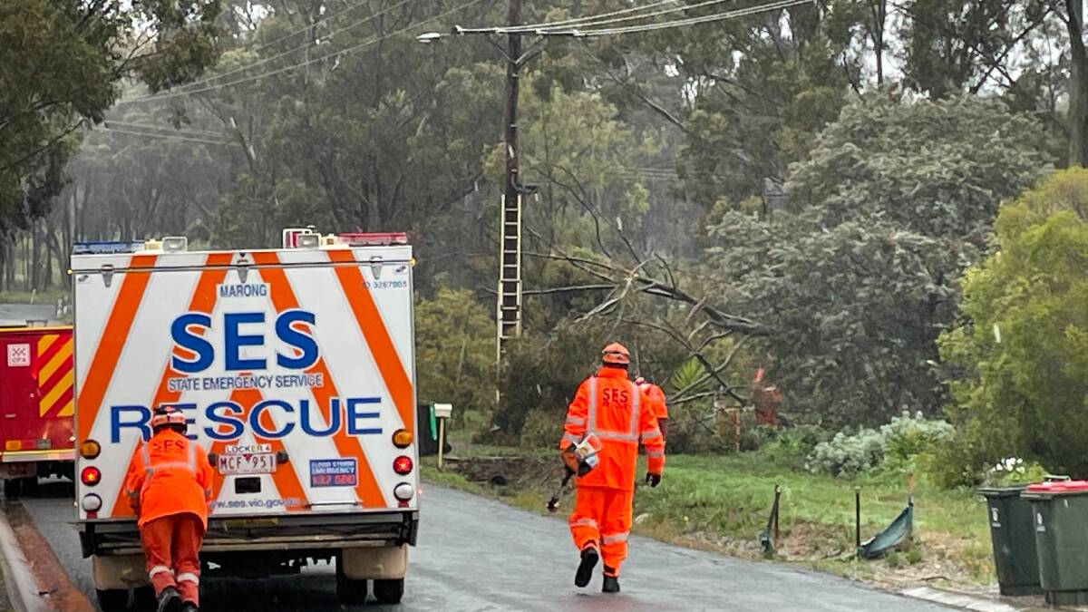 SES responding to a down power line in Maiden Gully on Thursday morning. Picture Tom O'Callaghan.