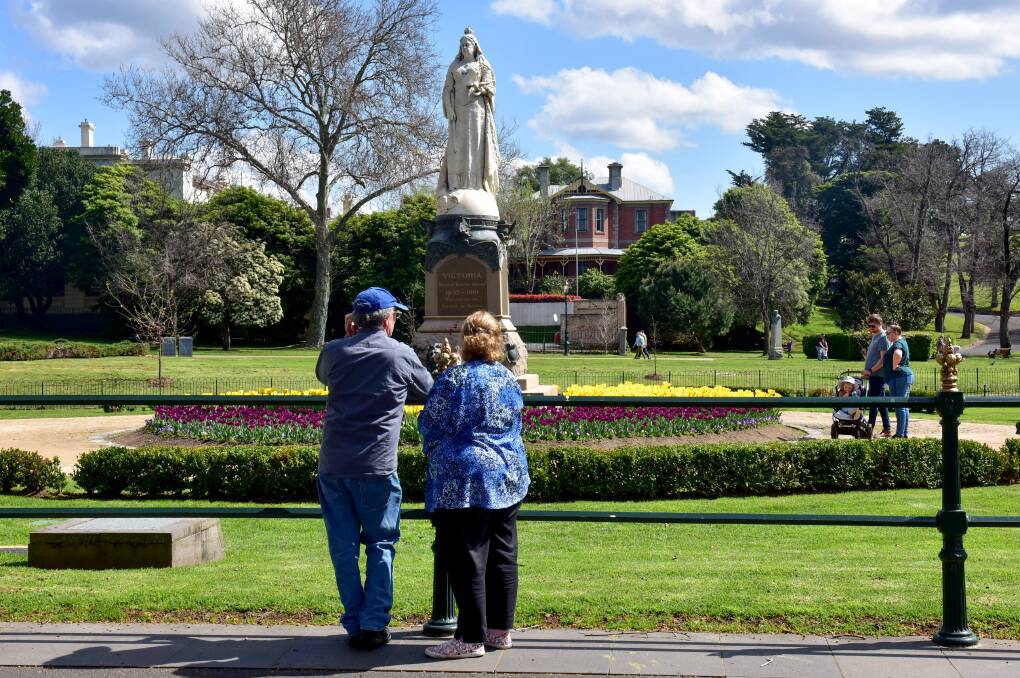 A minute's silence was held in Rosalind Park at the Queen Victoria statue for Queen Elizabeth II. Picture by Brendan McCarthy