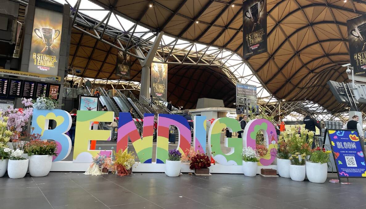 A replica Bendigo sign can be found at Melbourne's Southern Cross Station, along with 3000 tulips which are being handed out. Picture supplied