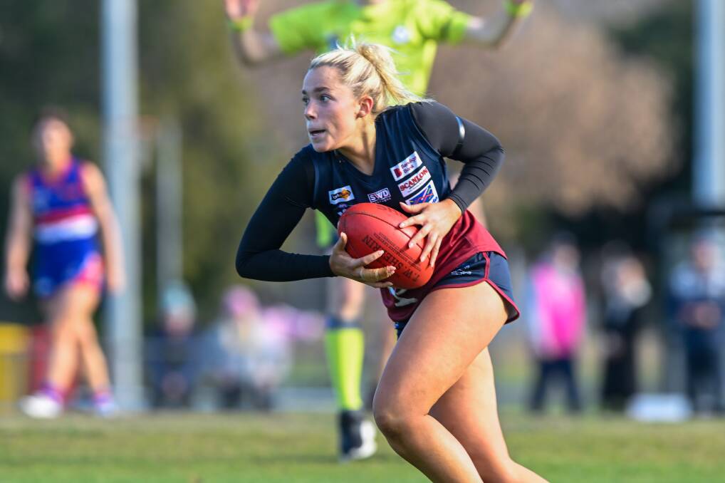 Sandhurst's Liv Douglass pounces on the footy and analyses her options entering forward 50. Picture by Enzo Tomasiello