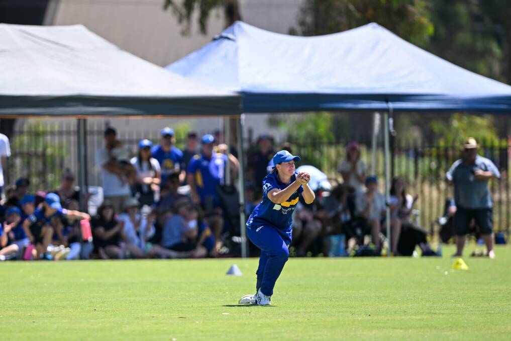 Sarah Perry takes a fantastic outfield catch. Picture by Enzo Tomasiello