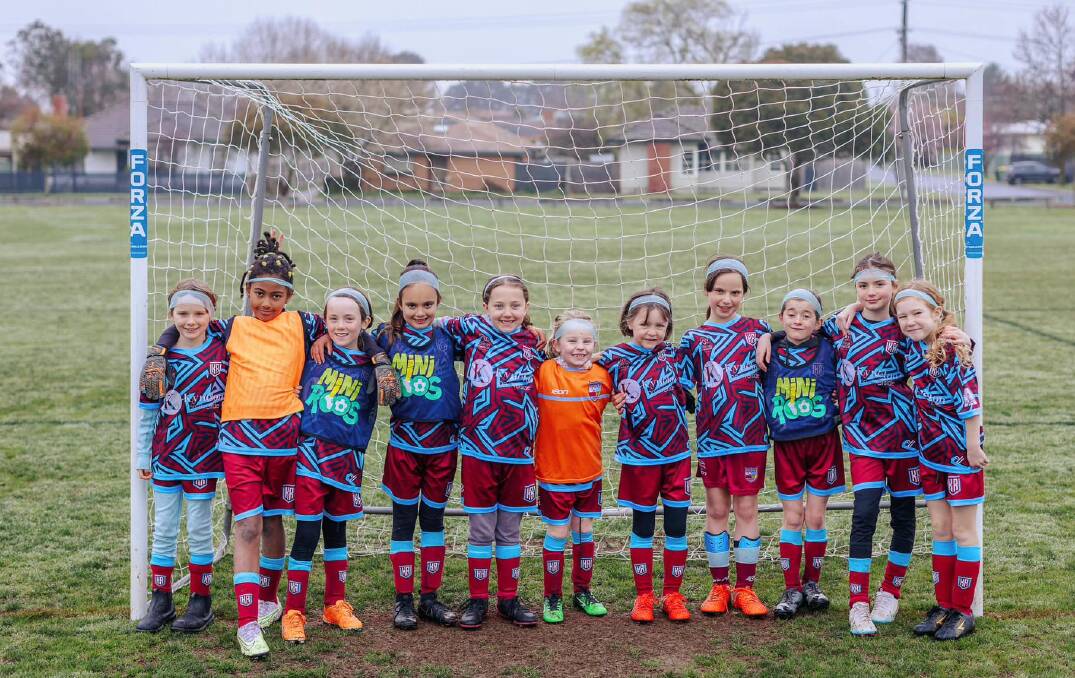 Kyneton District Soccer Club's under-8 girls team sporting the iconic Ellie Carpenter headband in support of the Matilda superstar. Picture supplied by club.