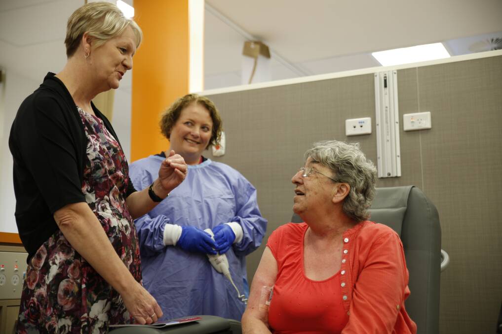NEW FACILITIES: Bendigo resident Diane Barnett discusses the new Bendigo Cancer Centre with Member for Bendigo West Maree Edwards.