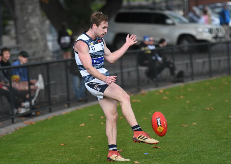 Star midfielder Jake Moorhead in action for Strathfieldsaye during his Michelsen Medal winning season in 2022. Moorhead has signed with Pascoe Vale for 2024. Picture by Adam Bourke