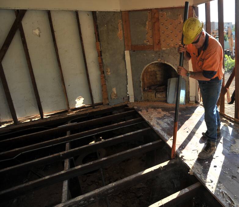 A worker at a Bendigo building. Picture file