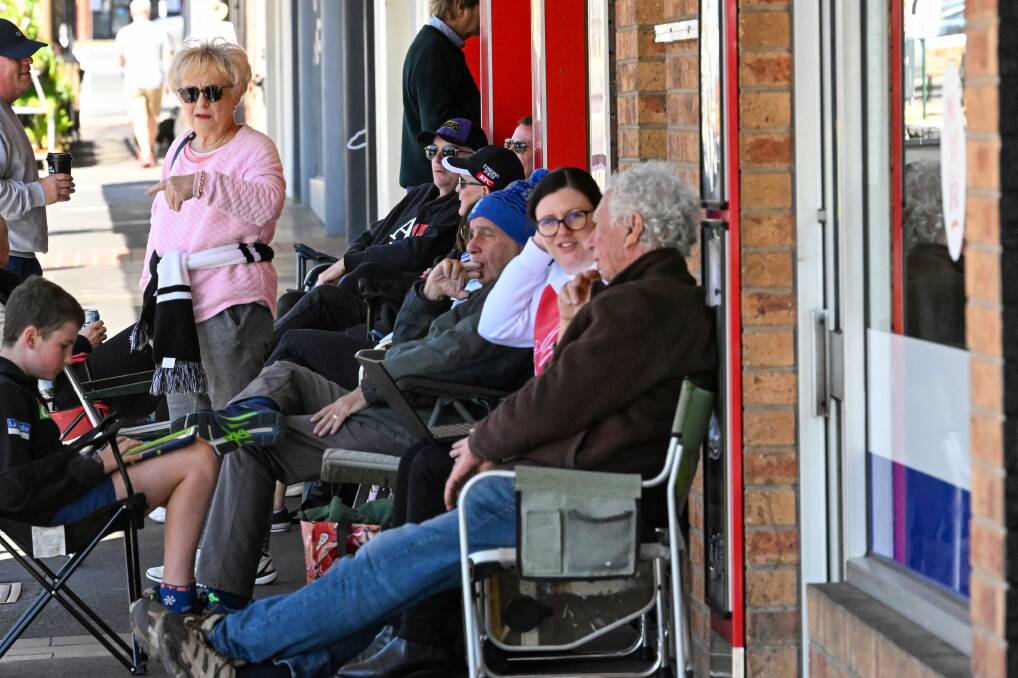 People waiting in line for premiership tickets in Bendigo. Picture by Darren Howe