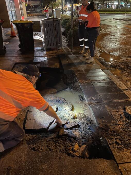 Repairs start on the burst water main. Picture by Jenny Denton