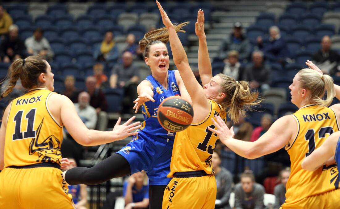 BLOCKED: Braves' Tess Madgen takes on the Knox Raiders' Abbey Wehrung during Bendigo's 17-point semi-final victory. Picture: GLENN DANIELS