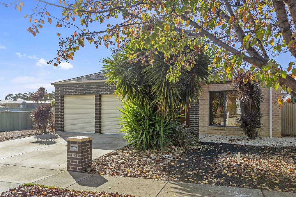 A four bedroom home near everything in North Bendigo