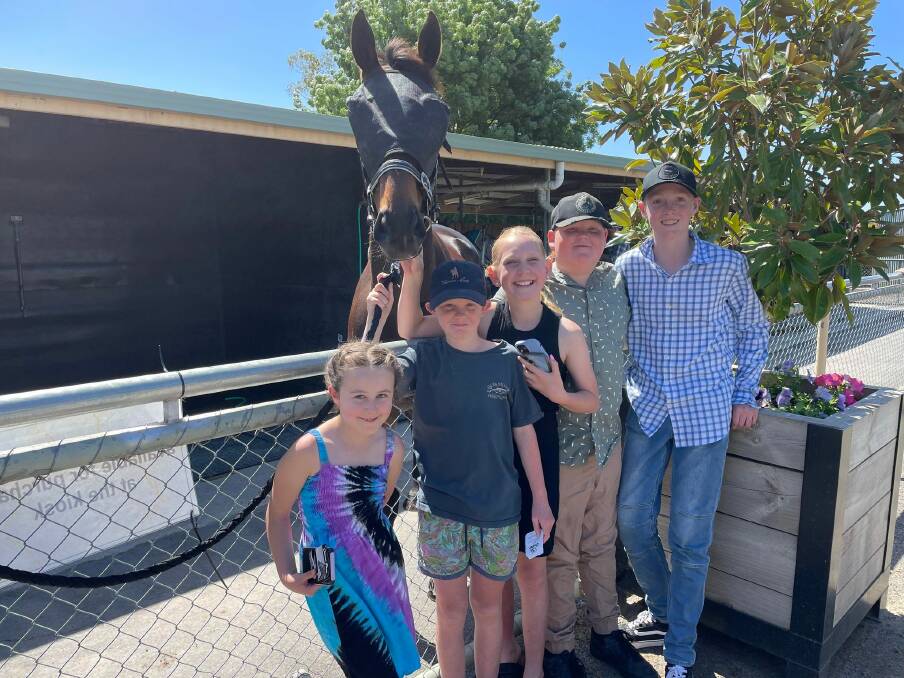 The Matthew Enright-trained Wertheimer is pictured before the 2023 Apiam Bendigo Cup with Tatum, Oliver, Ruby, Ryder and Mitchell. Picture by Kieran Iles