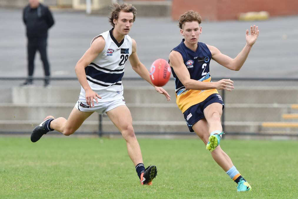 SKILLS: Castlemaine's Kane Farrell will play for Victoria Country against the Allies in round one of the national under-18 championships in Sydney. Picture: DARREN HOWE