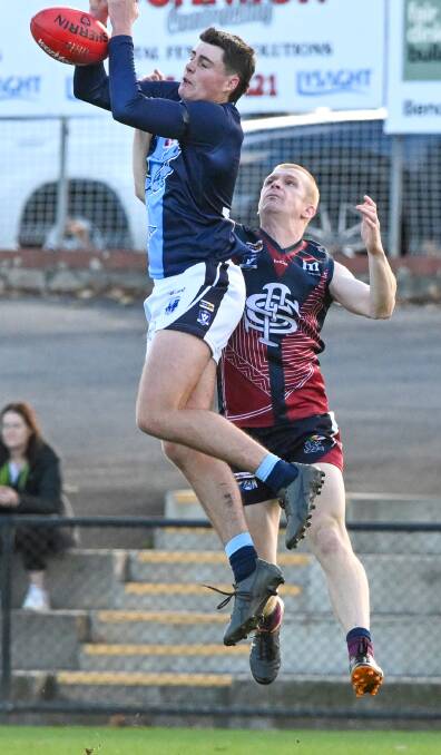 Eaglehawk's Jack O'Shannessy attempts to mark in front of Sandhurst defender Liam Ireland. Picture by Darren Howe