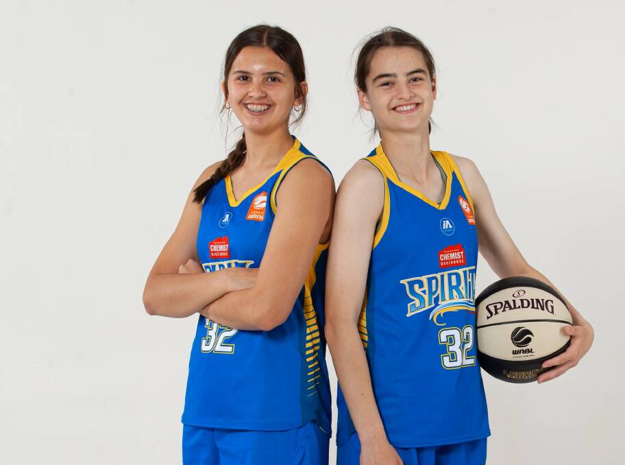Mia Harvey and Lavinia Cox will join the Bendigo Spirit for training over summer. Picture by Akuna Photography