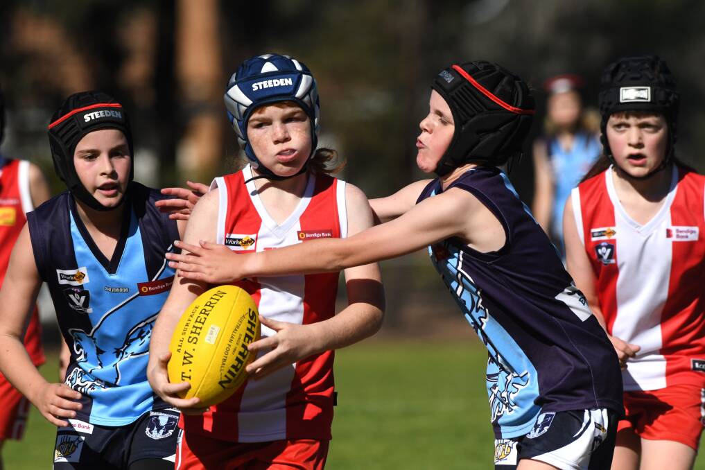South Bendigo and Eaglehawk did batle in the BJFL under-12 grading competition. Pictures by Noni Hyett