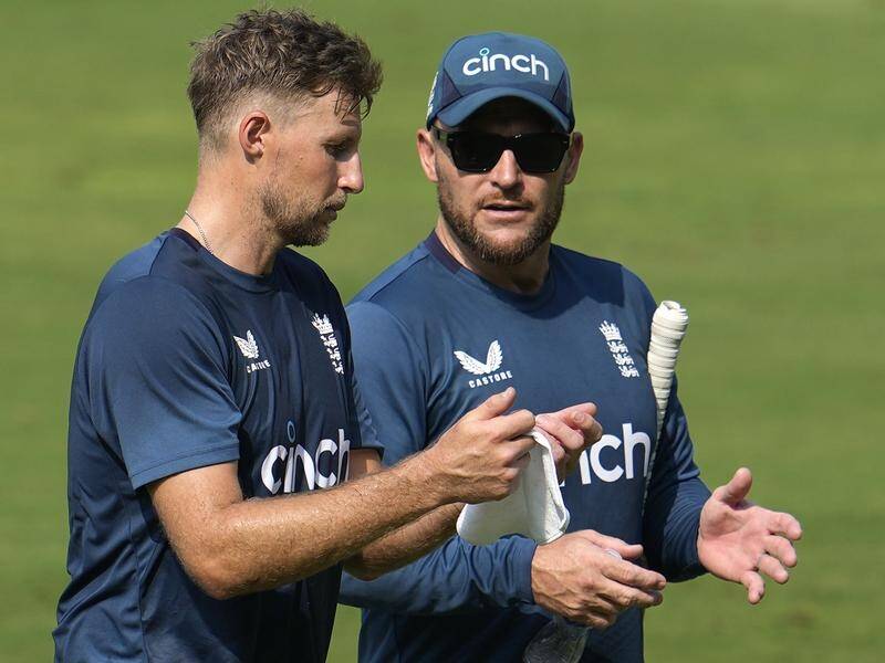 England coach Brendon McCullum (r) has backed Joe Root (l) to make runs in India the Bazball way. (AP PHOTO)